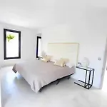 Balinese Villa Near The Beach Outdoor Jacuzzi