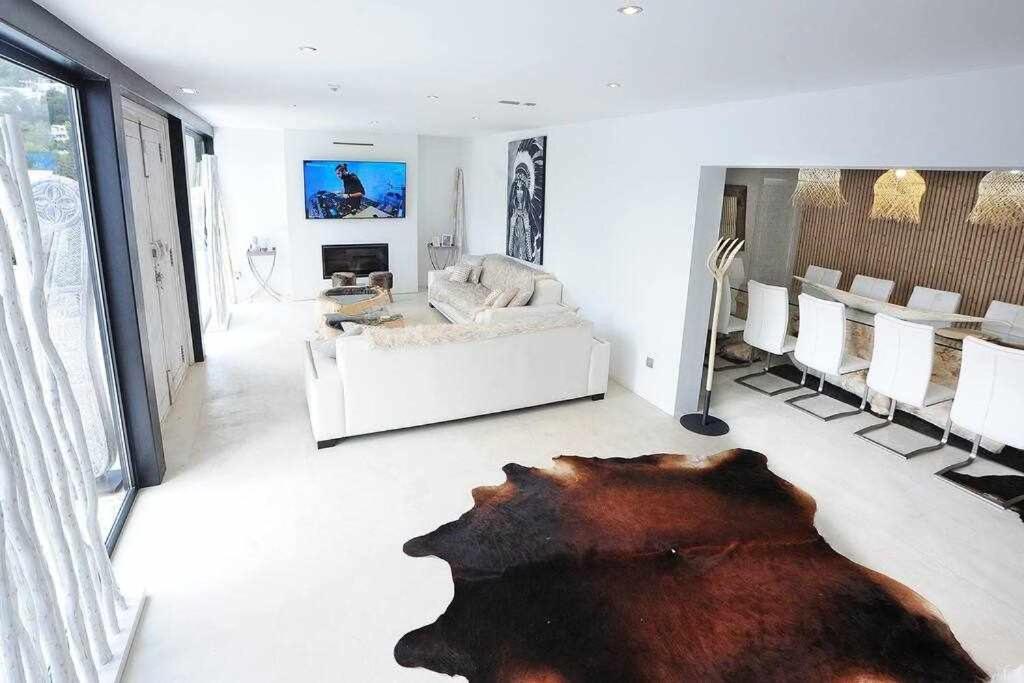 Villa Balinese Near The Outdoor Jacuzzi Cala Llonga (Ibiza)